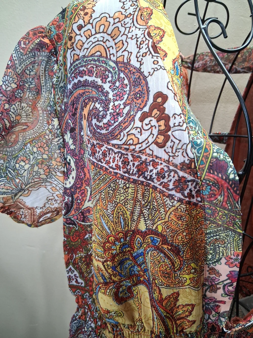 GUESS Eco Paisley Fields Print Peplum Top (Fits Medium/Large)